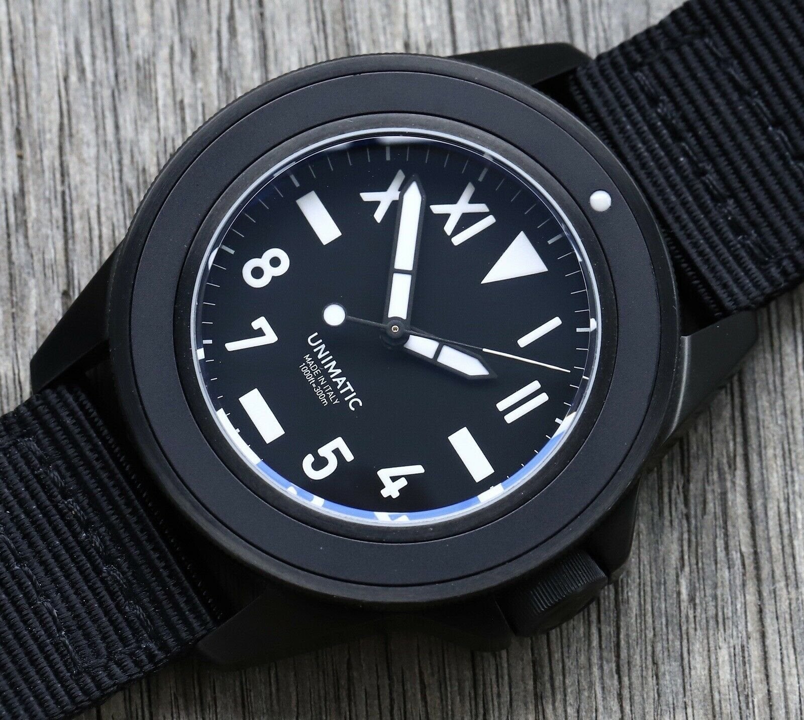 Unimatic_U1-NU_Nous_Watch_Vault_02.jpg