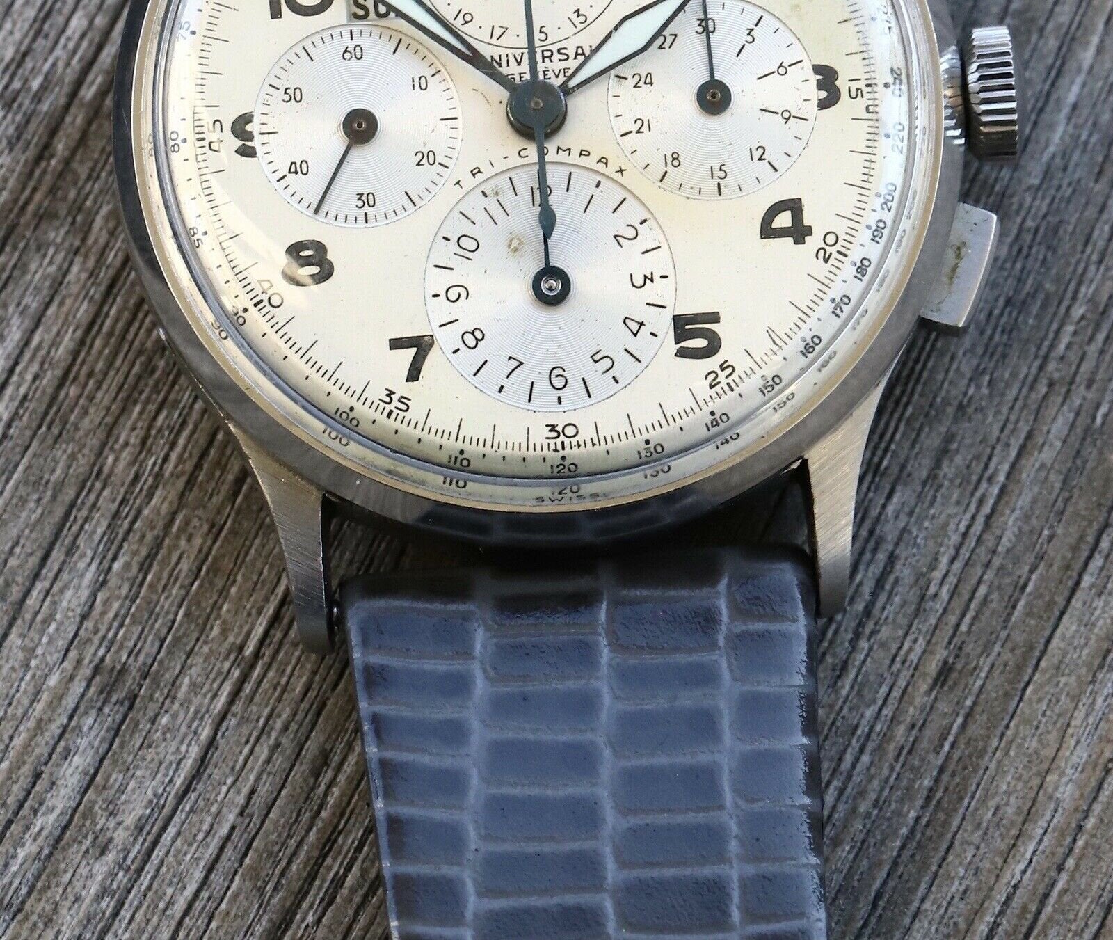 Universal Geneve Tri-Compax Chronograph 22279 - 1945
