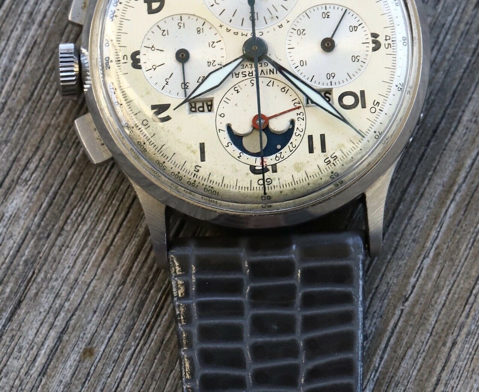 Universal Geneve Tri-Compax Chronograph 22279 - 1945