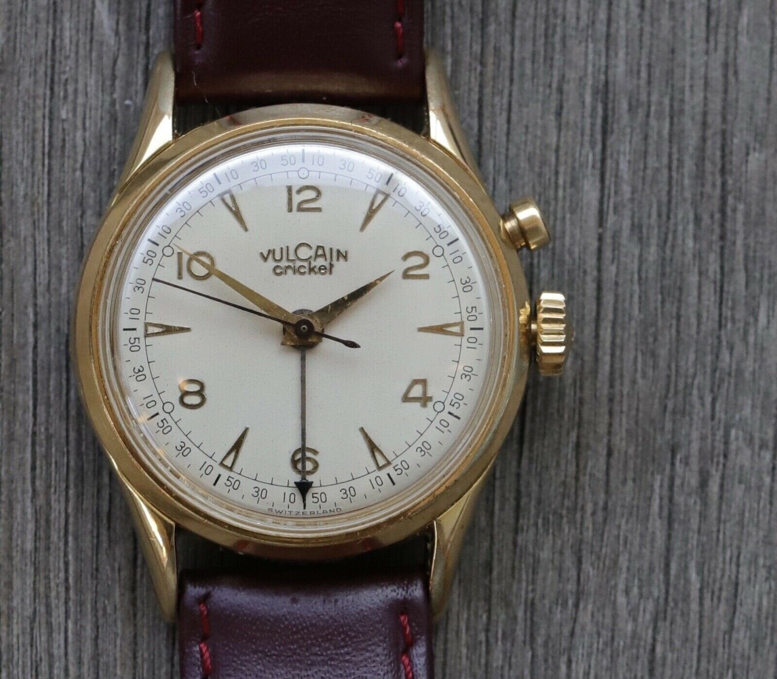 Vulcain_Cricket_Vintage_Alarm_305001_Watch_Vault_01.jpg