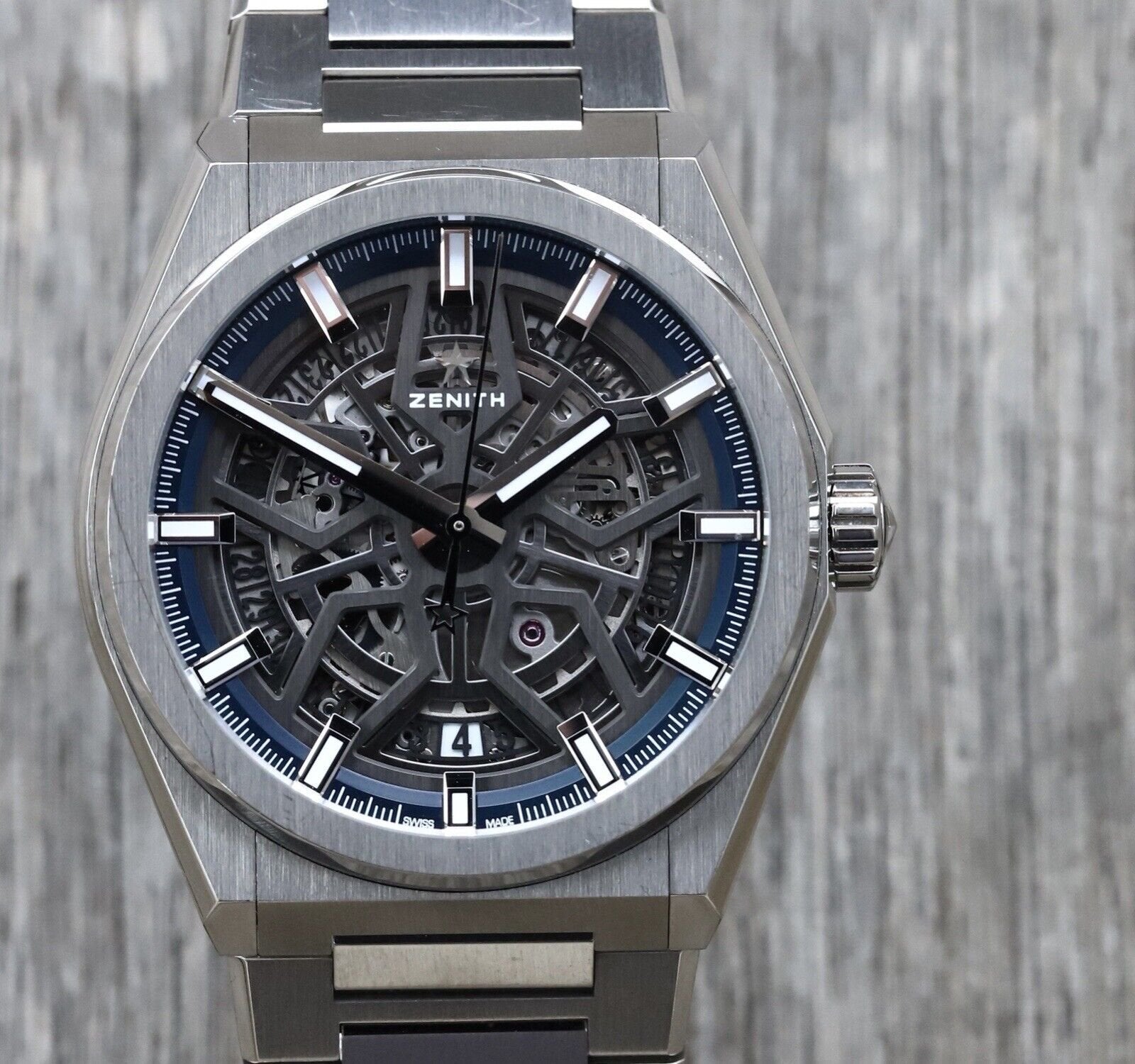 Zenith_Defy_Classic_Skeleton_95.9000.67078.M9000_-_2020_Watch_Vault_01.jpg