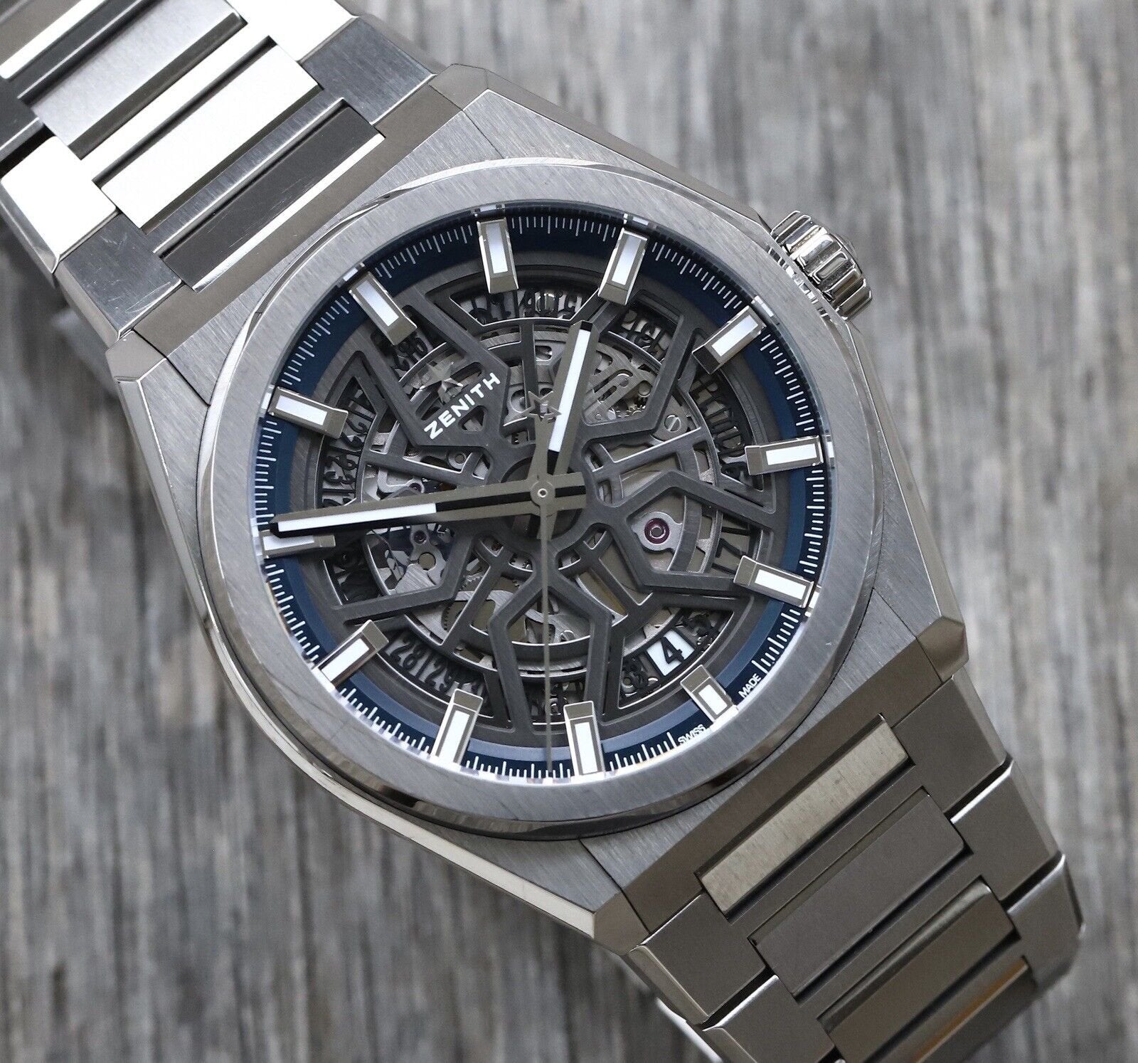 Zenith_Defy_Classic_Skeleton_95.9000.67078.M9000_-_2020_Watch_Vault_02.jpg